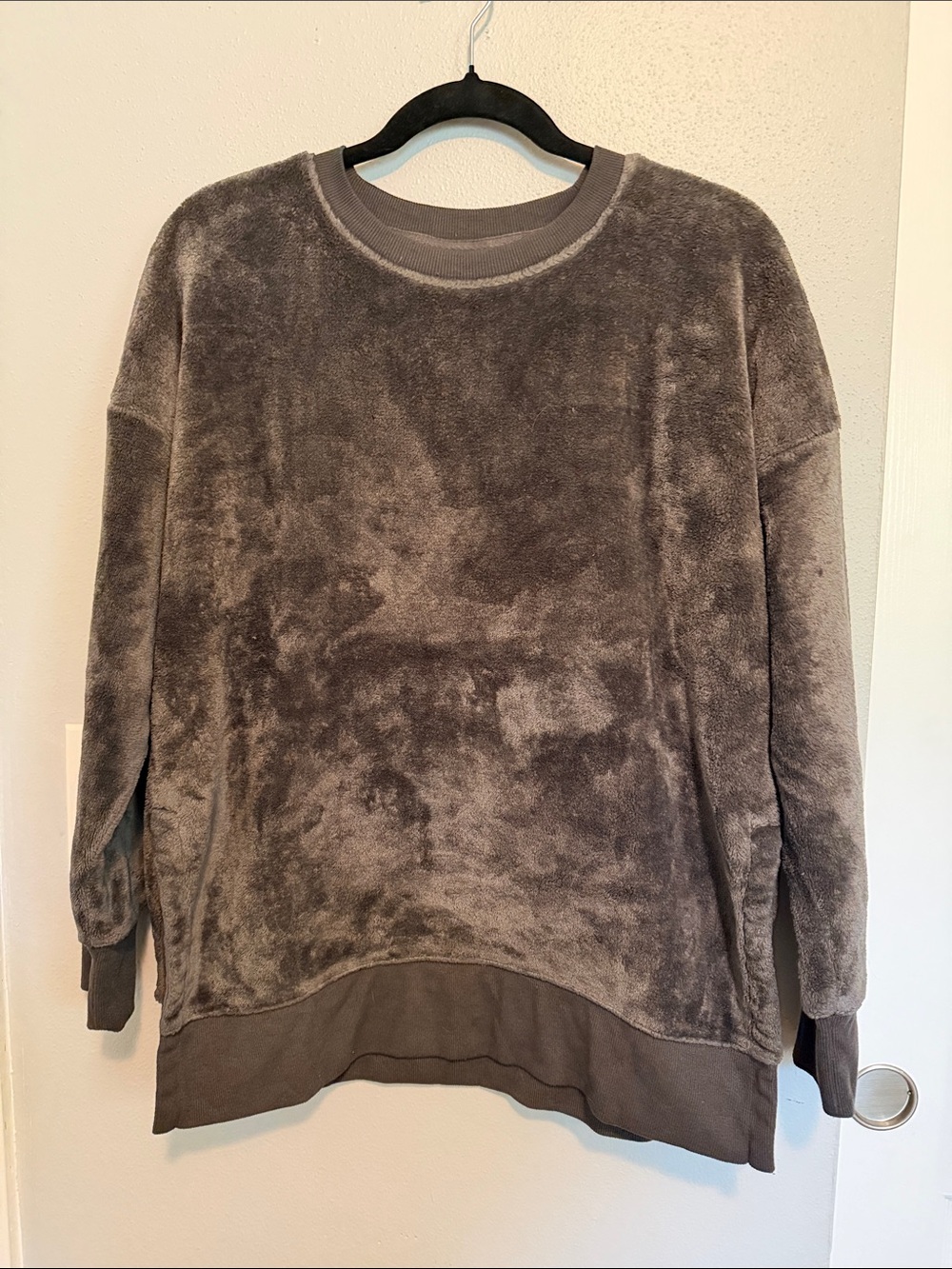 SO Plush Crew Neck Sweater in Gray